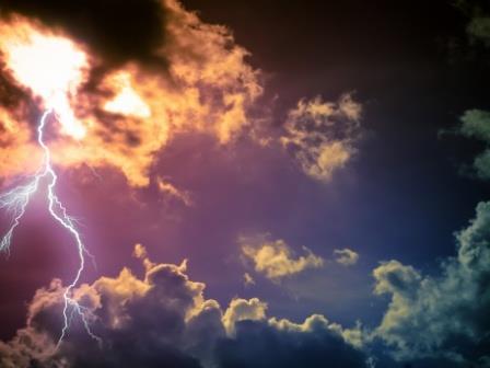 Cloudburst triggers heavy floods in Tral